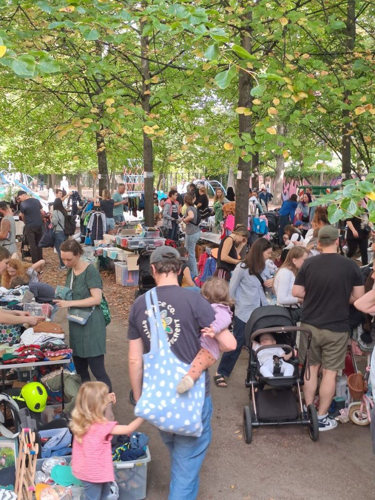 Babybasar und Kinderflohmarkt in Berlin WeiterReich vom September 2025